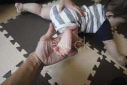 子供の足の写真